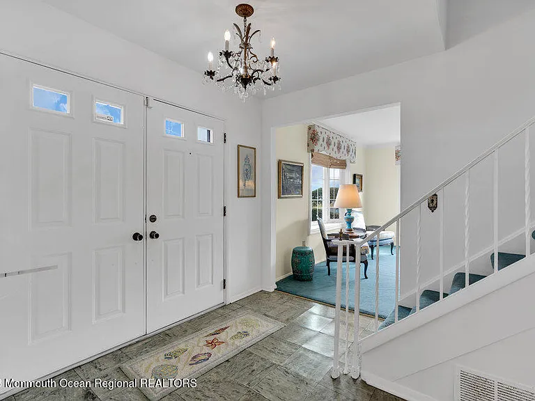 7 Howell Ave — Photo 6