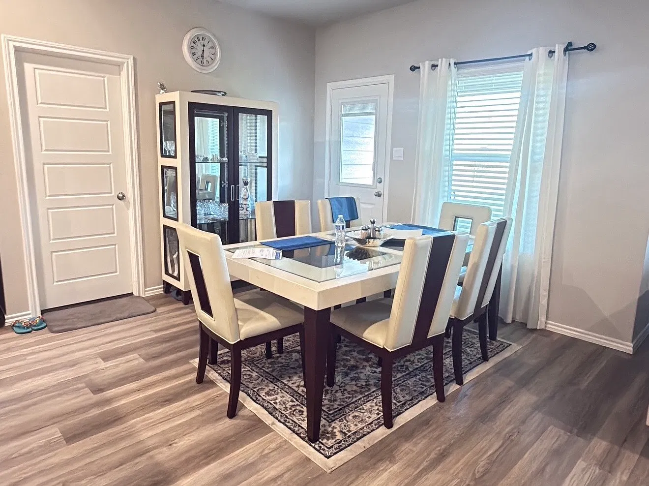 3 bed, 1581 sqft, $2,194 — Photo 3