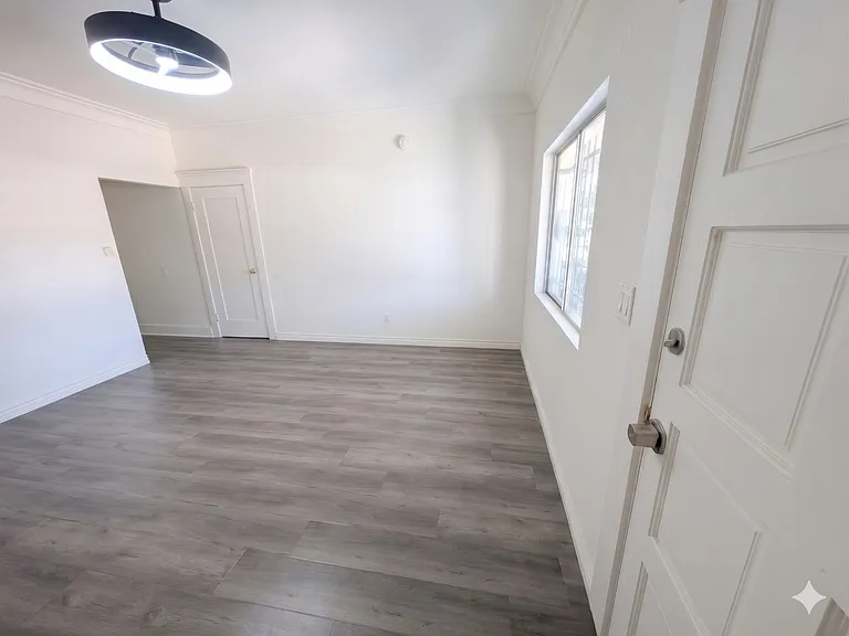 5265 S Figueroa St #1 — Photo 13