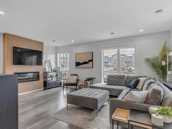 260 Rowley Way NW #302, Calgary, AB T3L 0H5