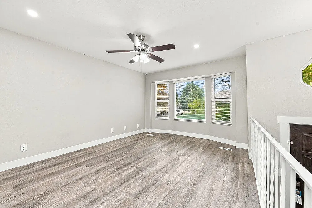 4 bed, 2.0 bath, 1574 sqft, $2,360 — Photo 2