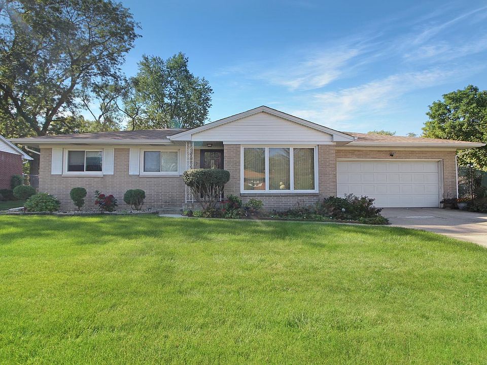 1st image of 977 W 66th Pl