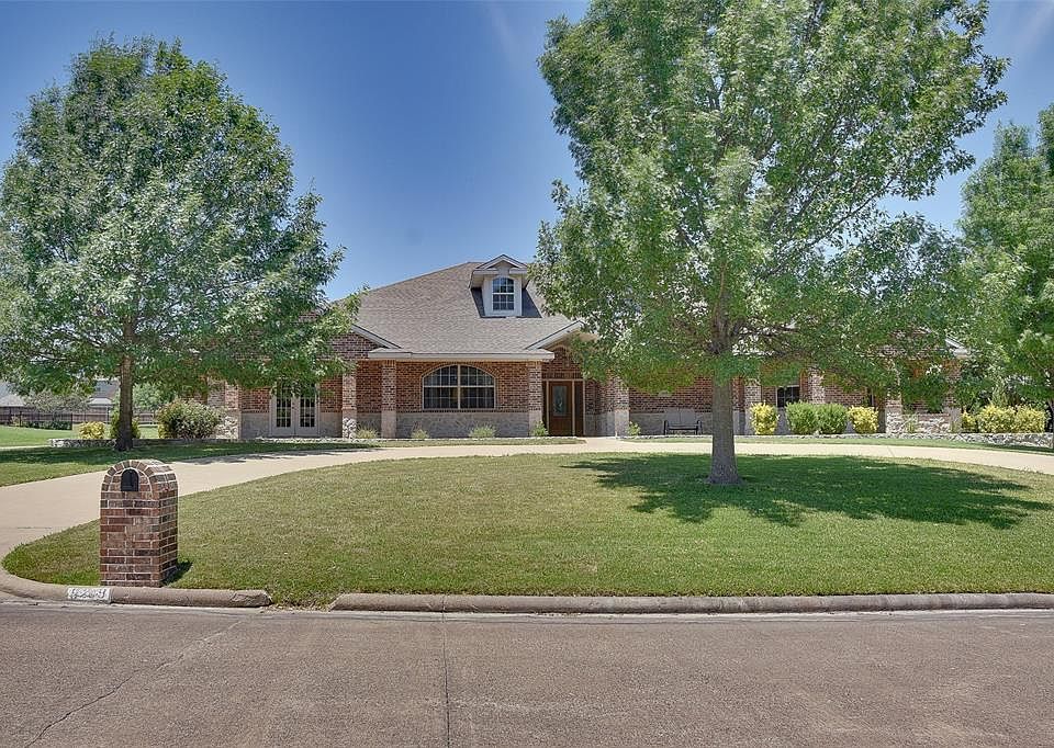 1st image of 5209 Heritage Cir