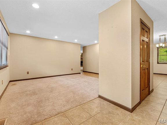 5th image of 8 Oak Leaf Cir