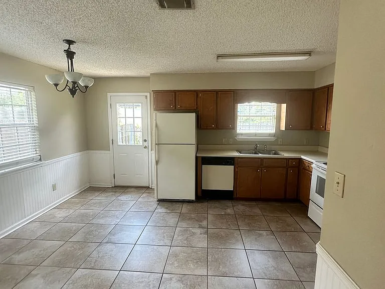 1763 Wayland Park Dr — Photo 12