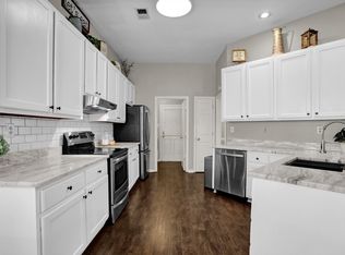 4035 Meadow Field Ln, Bartlett, TN 38135