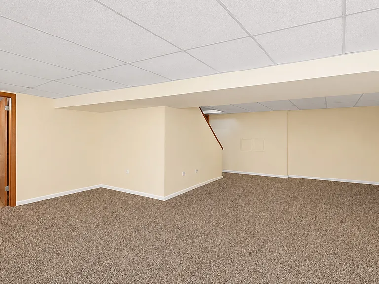 706 N Point Dr — Photo 31