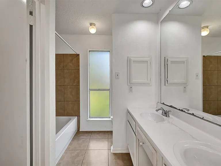 1311 Oak Hollow Dr — Photo 13