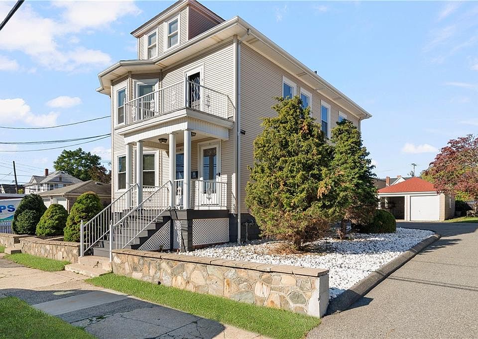 1st image of 4 S Carpenter St