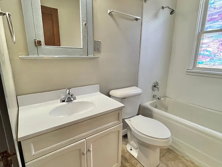 1012 W 22nd St — Photo 12