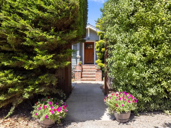 321 6th St, Half Moon Bay, CA 94019