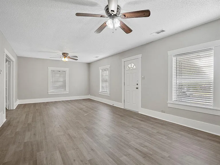509 E Heron St — Photo 8