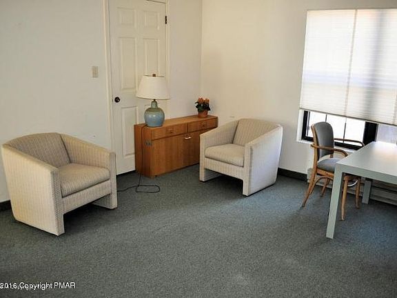 4th image of 33 Midlake Dr