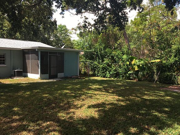 3rd image of 2725 Belle Haven Dr APT A