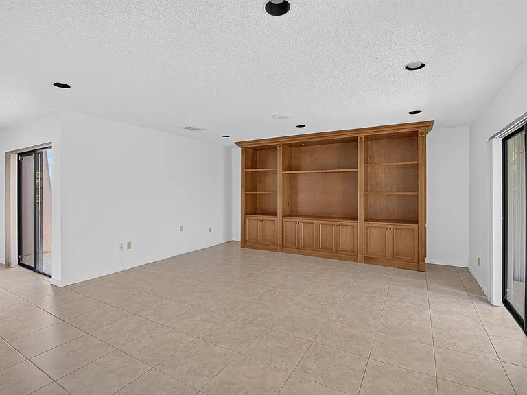 9264 Vista Del Lago #A — Photo 17