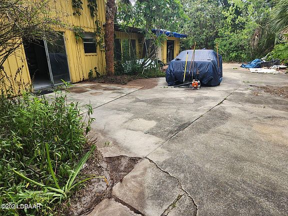 2nd image of 130 Country Circle Dr E