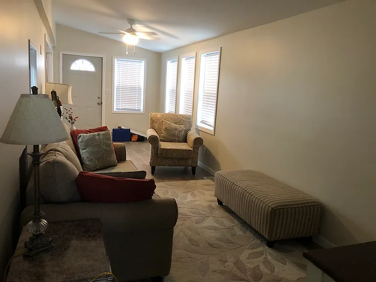 217 Crown Point Dr — Photo 1