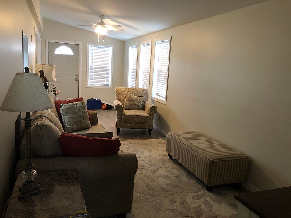 1st image of 217 Crown Point Dr