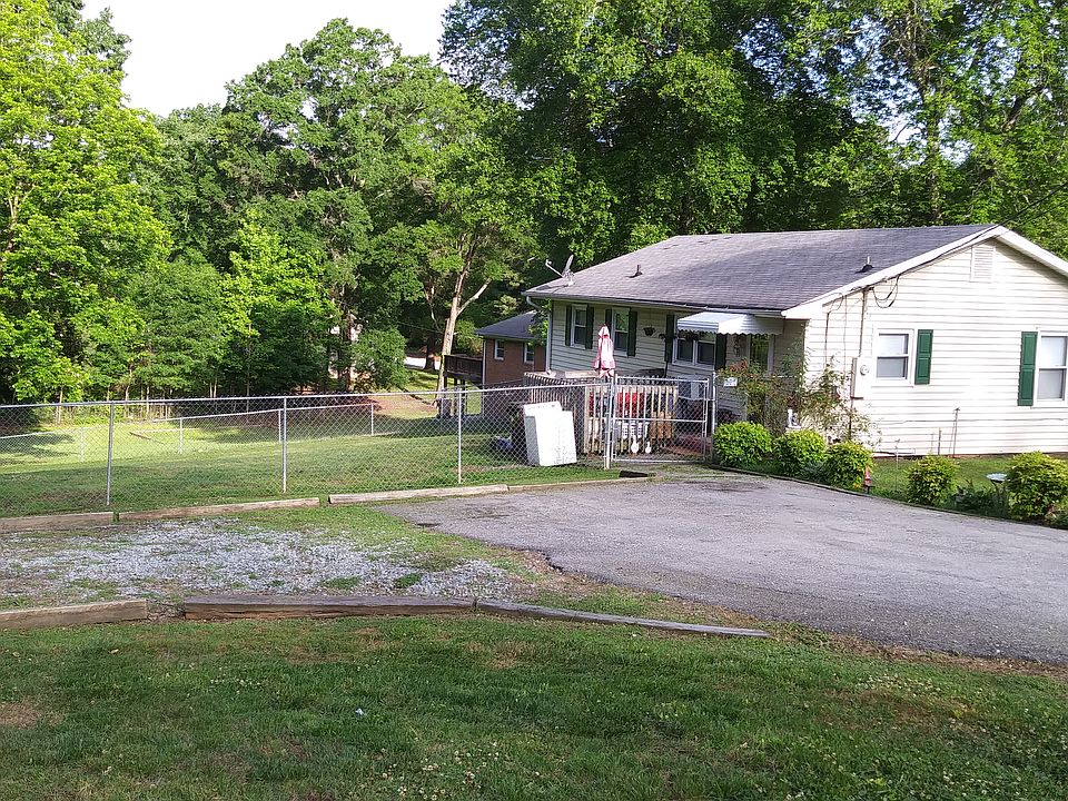 2nd image of 2328 Lindmont Ave