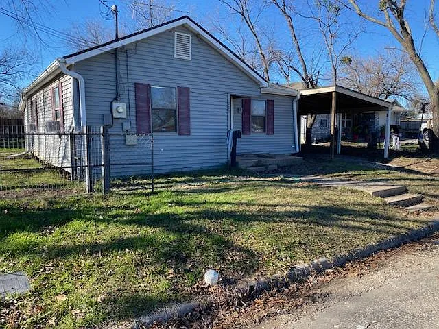 205 Elm St — Photo 2