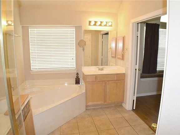 5th image of 4572 Oak Shores Dr