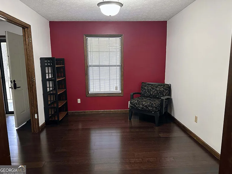 640 Hemphill Rd — Photo 7