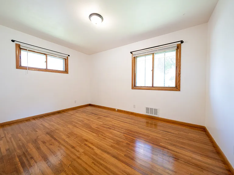 10130 Fremont Ave S — Photo 19
