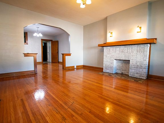 5th image of 3050 Indianola Ave