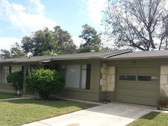 1-car garage with remote
