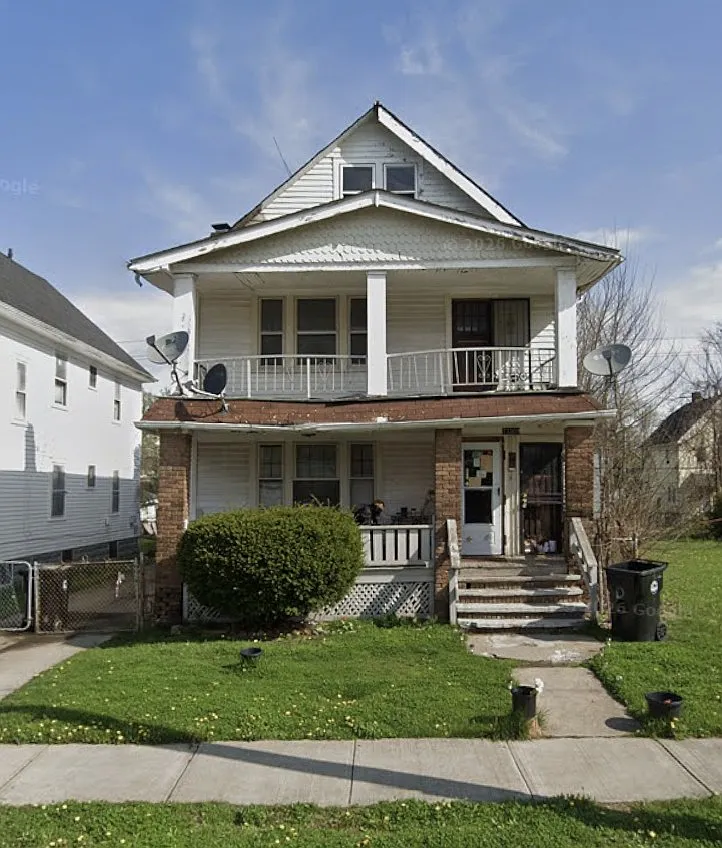 2 bed, $900 — Photo 1