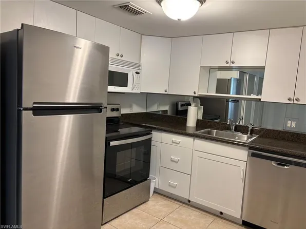 975 9th Ave S 5, Naples, FL 34102