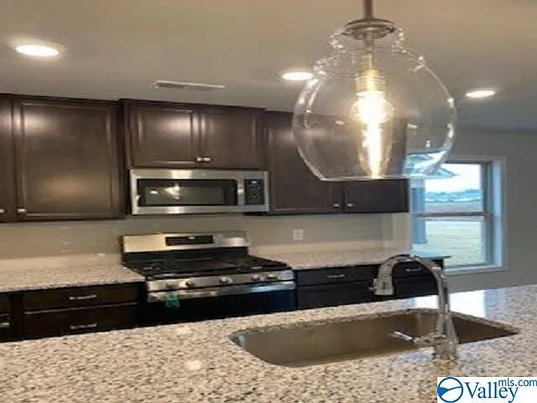 152 Sublett Dr — Photo 4