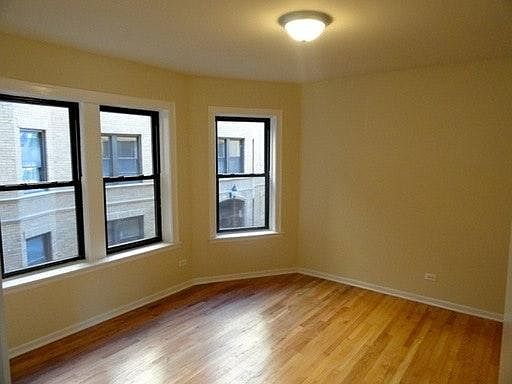 3rd image of 2805 W Lawrence Ave #3