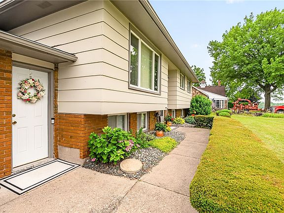 2nd image of 47 Winston Dr
