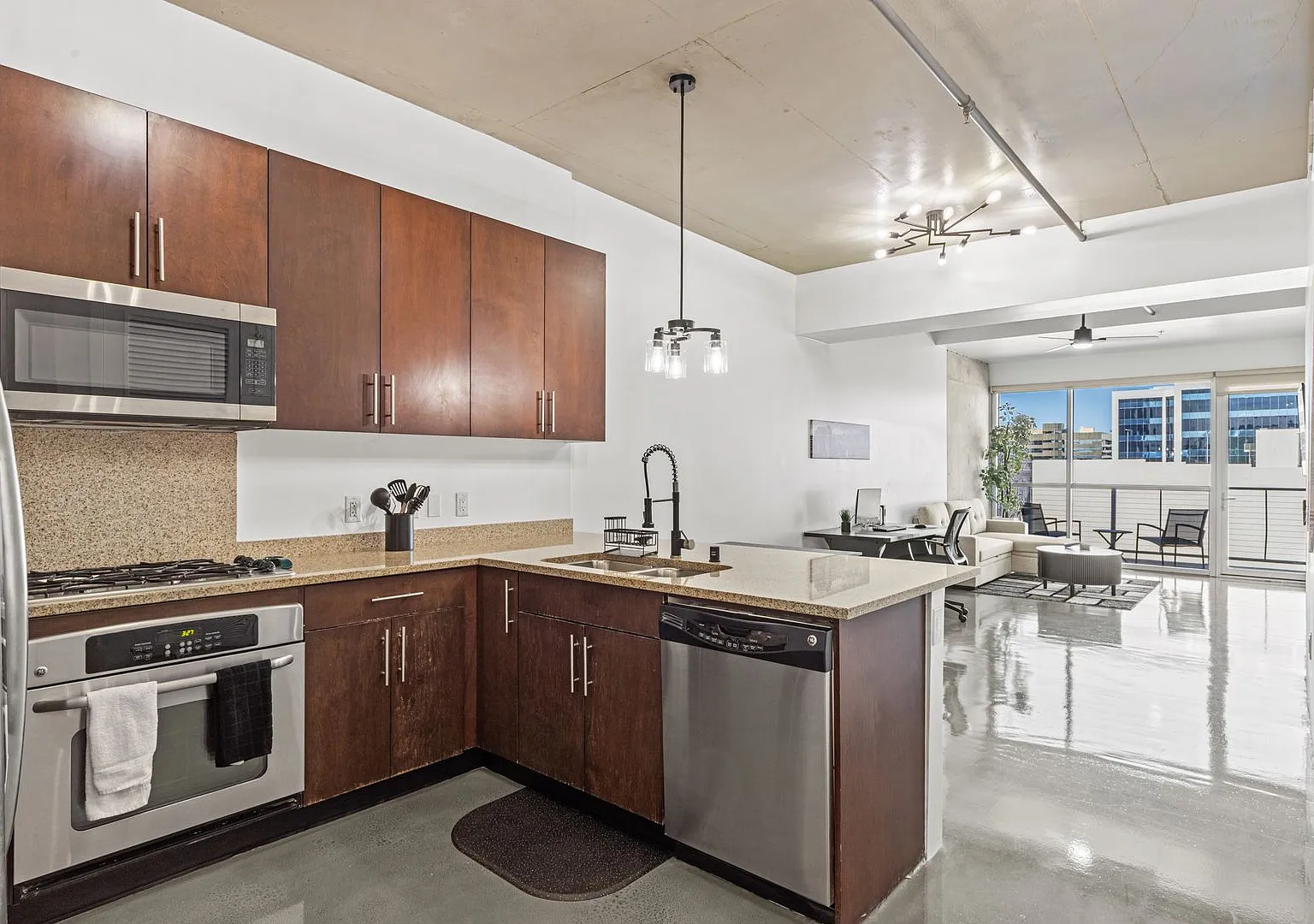 Furnished Juhl Condo w/ Balcony & City Views — Photo 3