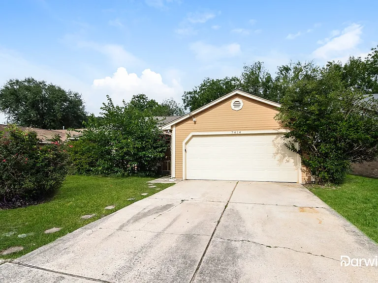 7414 Pebblemill Ln — Photo 2