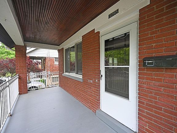4th image of 3295 Daytona Ave