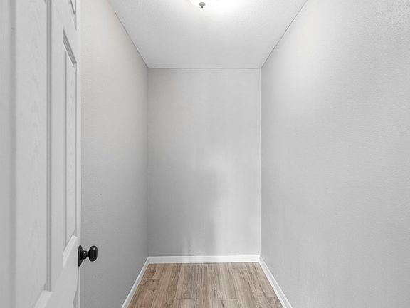 4th image of 1608 Cimmarron St