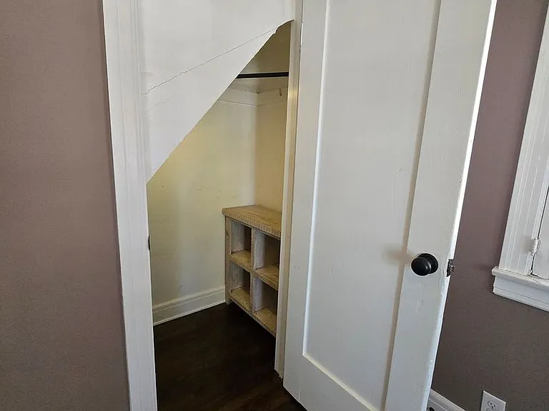 1692 N Marengo Ave — Photo 16