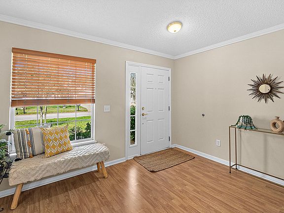 4th image of 913 Oak Arbor Cir