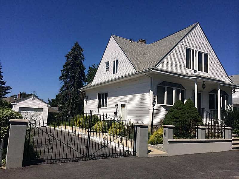 1st image of 11 Windhurst Ave
