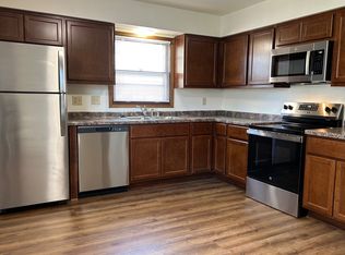 462 Kimberly Dr, Waukesha, WI 53188