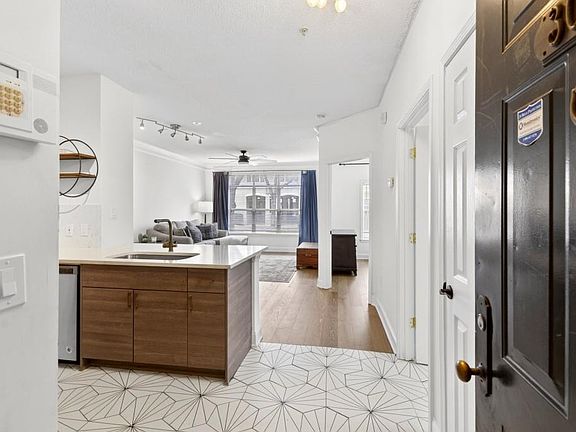 5th image of 955 Juniper St NE Unit 3028