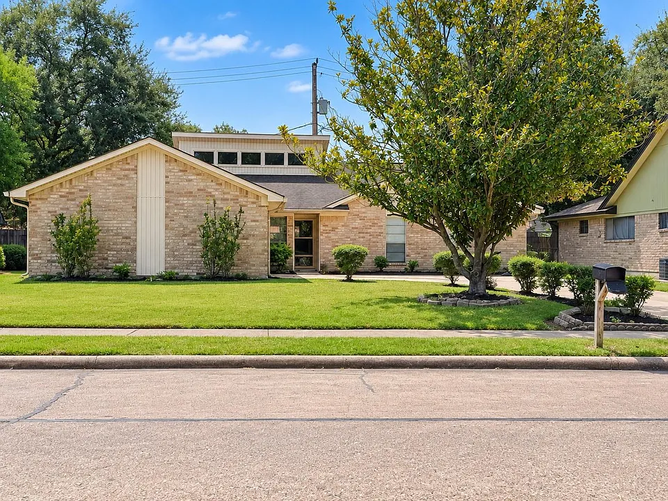 10434 Carlow Ln