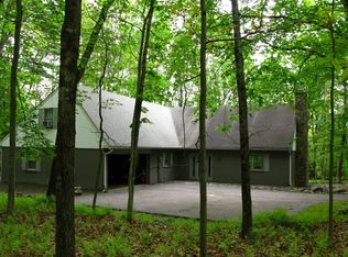 392 Hallowood Dr, East Stroudsburg, PA 18302