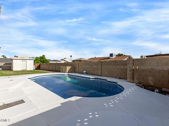 4th image of 2831 E DAHLIA Drive