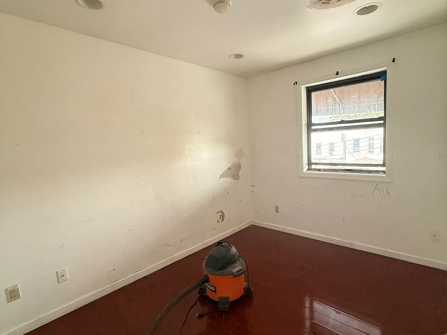 Martense Ave, Corona — Photo 2