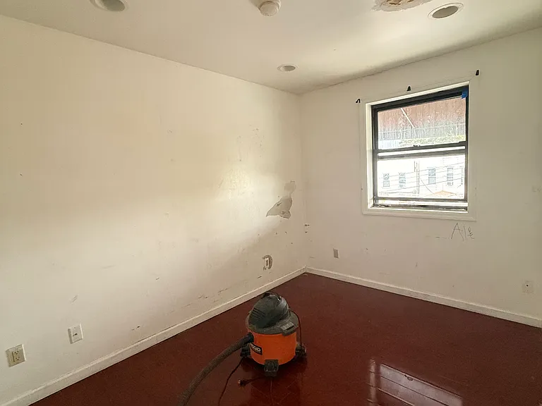 Martense Ave — Photo 2