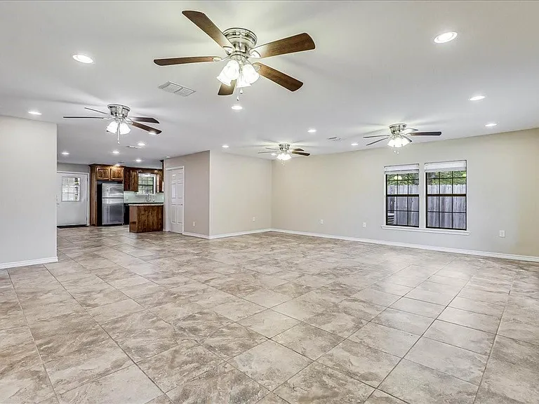 2111 E Lott Ave — Photo 10
