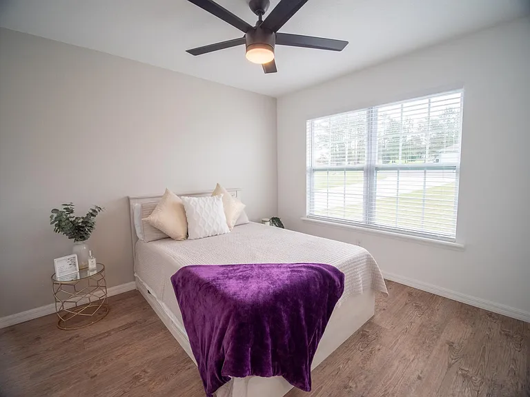 315 SE Lindale Gln — Photo 15